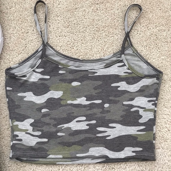 Camo Print Cropped Tank - Picture 3 of 4